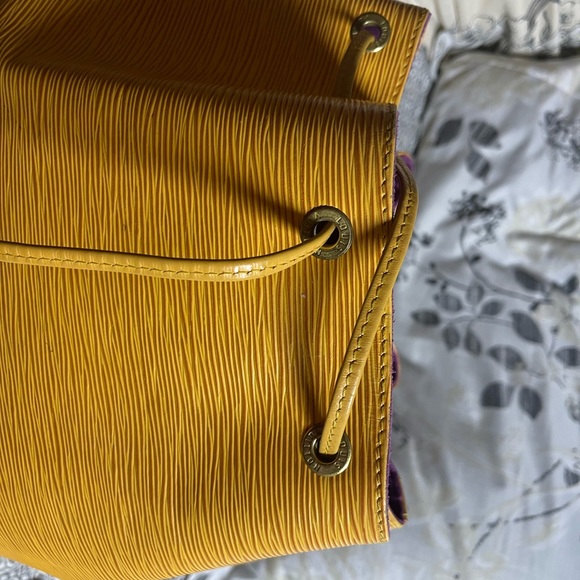 Louis Vuitton Petit Noe Epi Drawstring Shoulder bag with match Epi Agenda PM - Picture 6 of 17